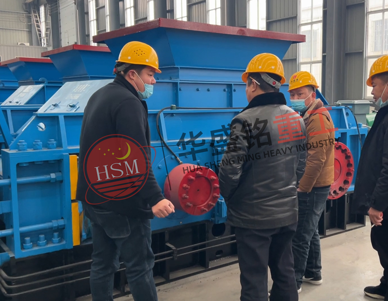 时产200吨瓜米石大型对辊机 时产200吨瓜米石大型对辊机