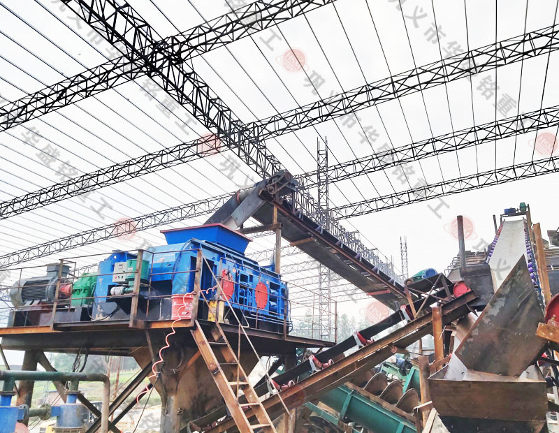 马博网对辊破碎机发往云南普洱制砂现场