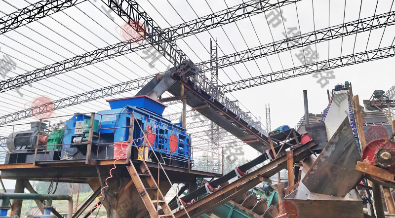 马博网对辊破碎机发往云南普洱制砂现场